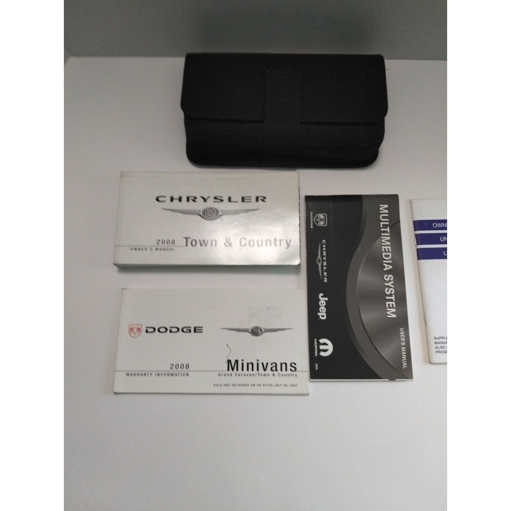 2008 Chrysler Town‎ & Country Owner's Manual with Case